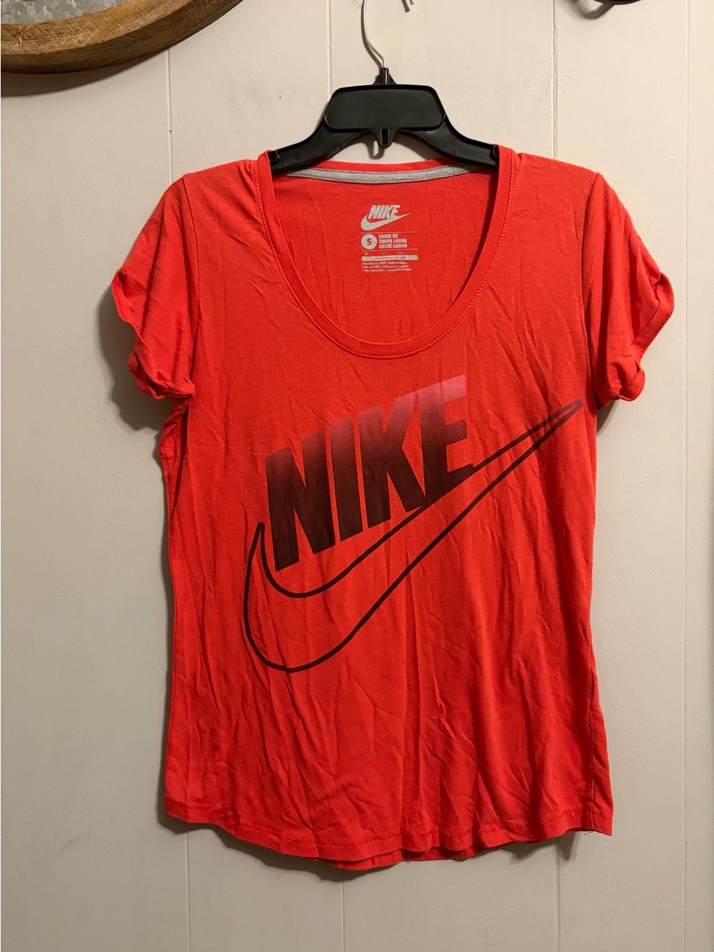 Nike Women’s Scoop Neck Tee in Bright Coral with Black Logo